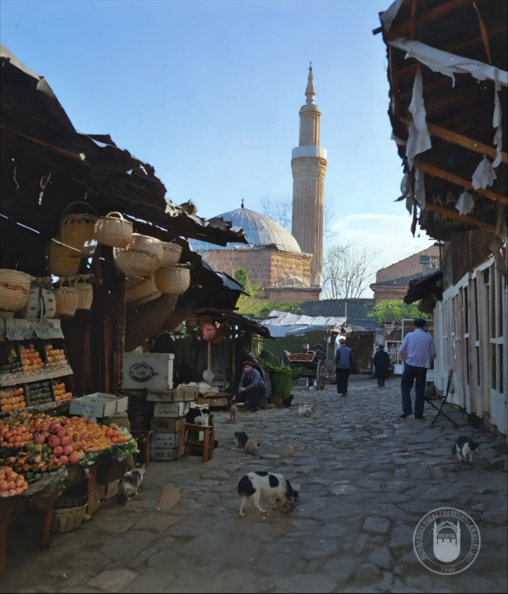 1935 - Bursa çarşısında bir sokak